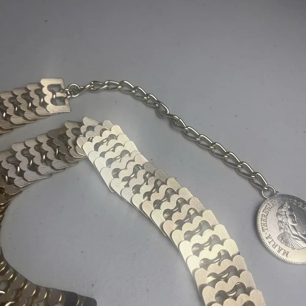 Unbranded gold tone